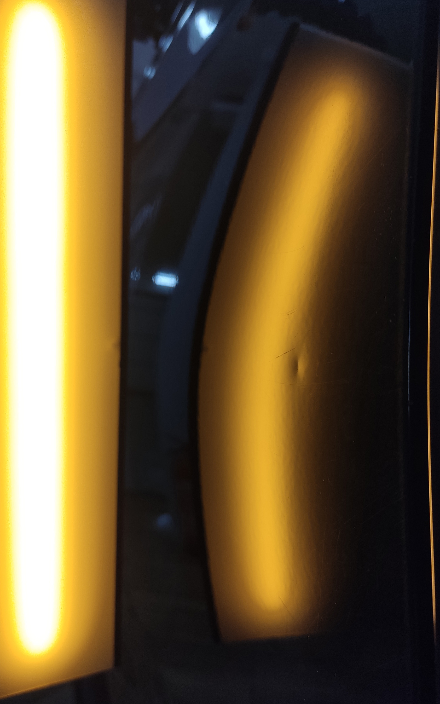 Uderzenie tylnego błotnika - Audi A4 - przed usługą PDR - Wrocław